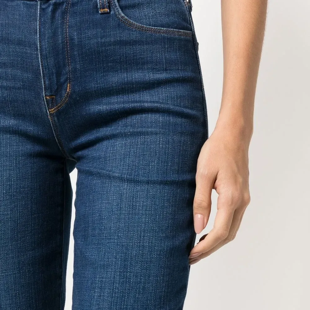 Прямые джинсы с завышенной талией