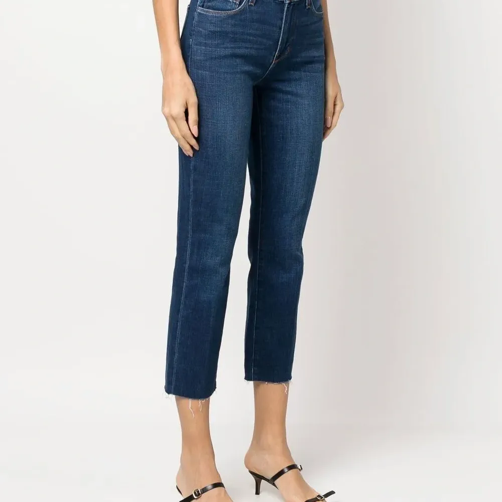 Прямые джинсы с завышенной талией