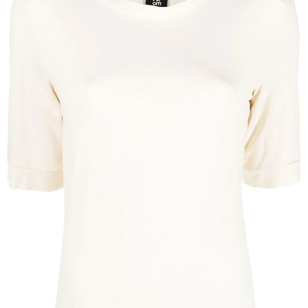 Футболка с декоративной строчкой