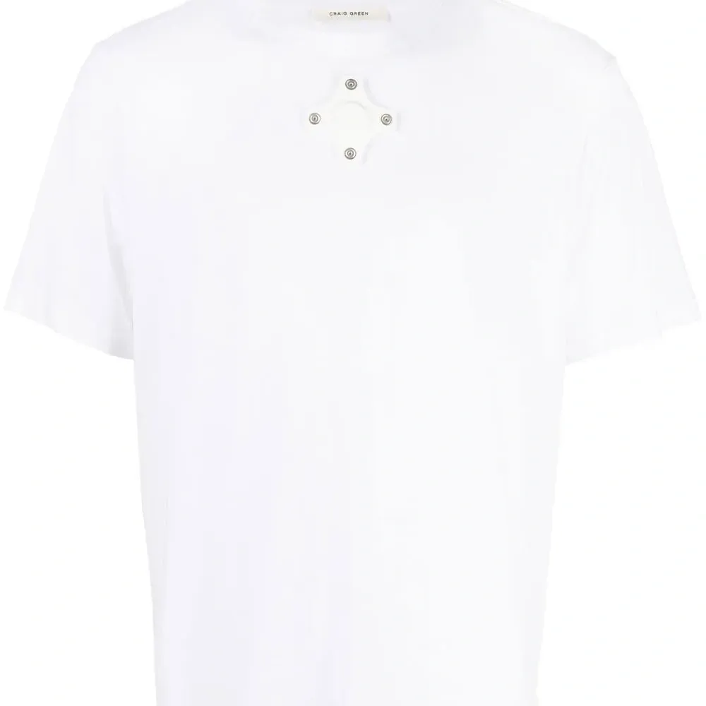 Футболка с люверсами