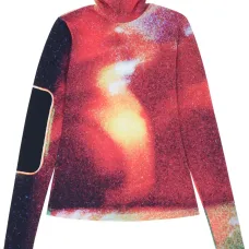 Футболка с высоким воротником и графичным принтом