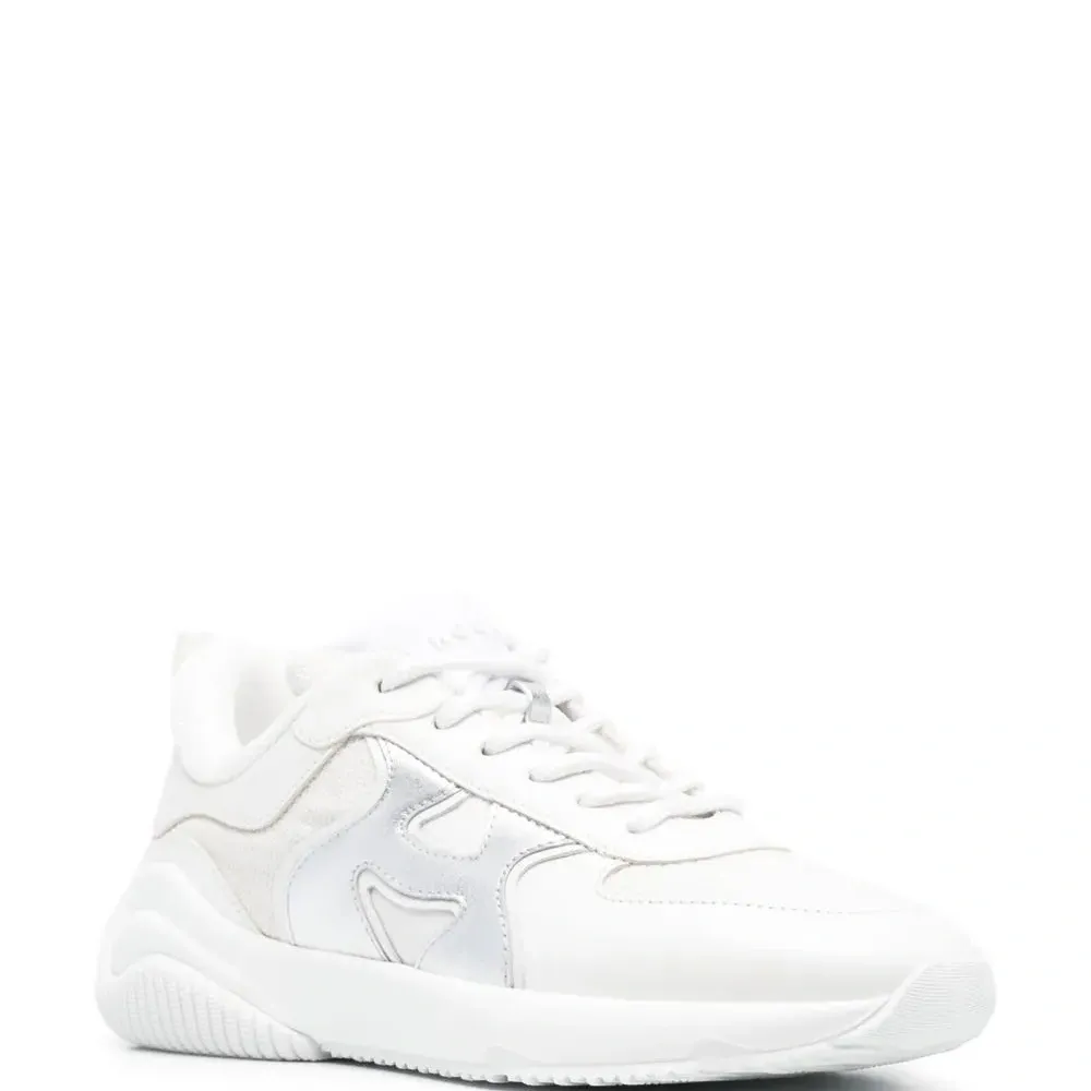 Кроссовки на шнуровке