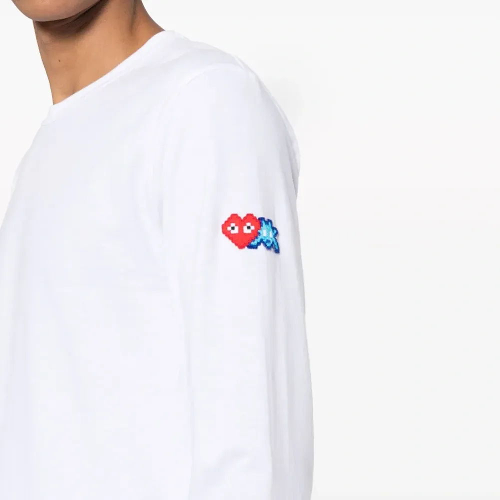 Футболка из коллаборации с the Artist Invader Футболка из коллаборации с the Artist Invader