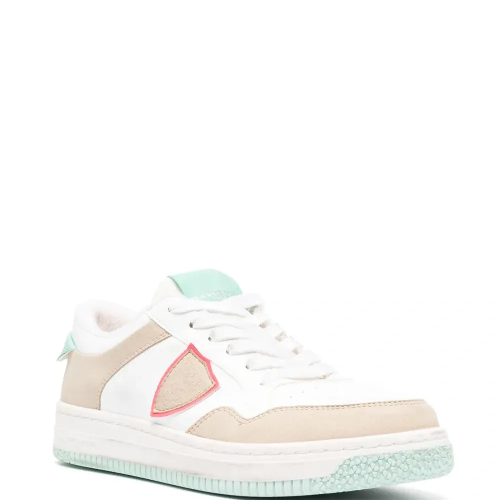 Кроссовки Lyon на шнуровке