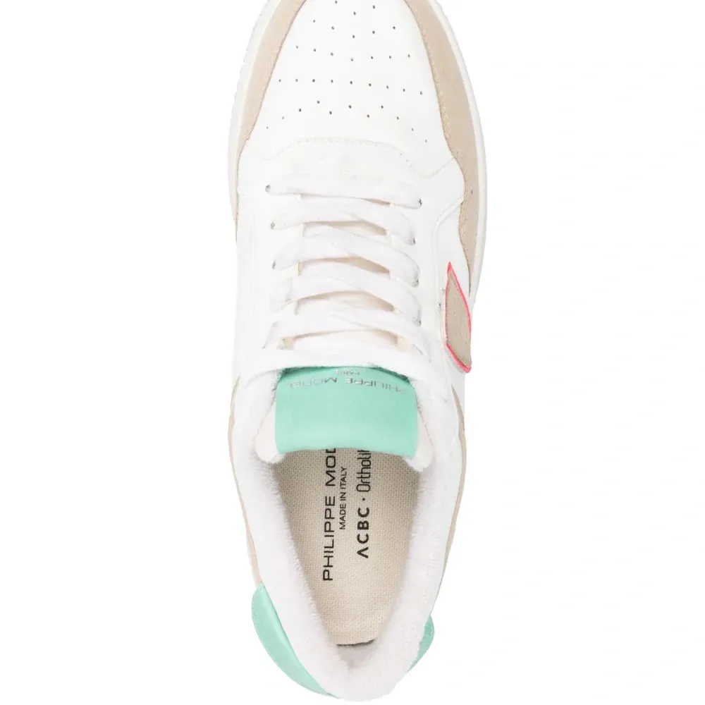 Кроссовки Lyon на шнуровке