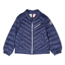 Пуховик с нашивкой-логотипом