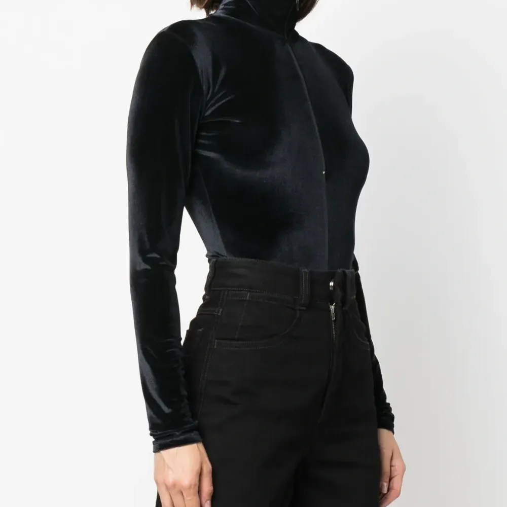 Бархатное боди на молнии