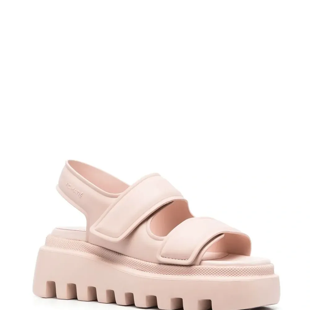 Сандалии на липучках