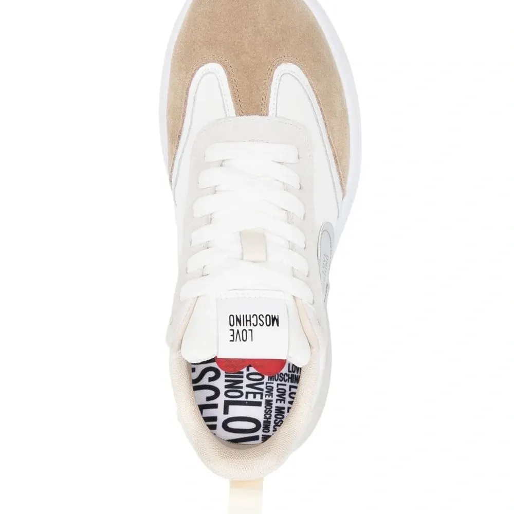 Кроссовки с нашивкой-логотипом