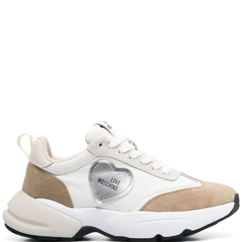 Кроссовки с нашивкой-логотипом