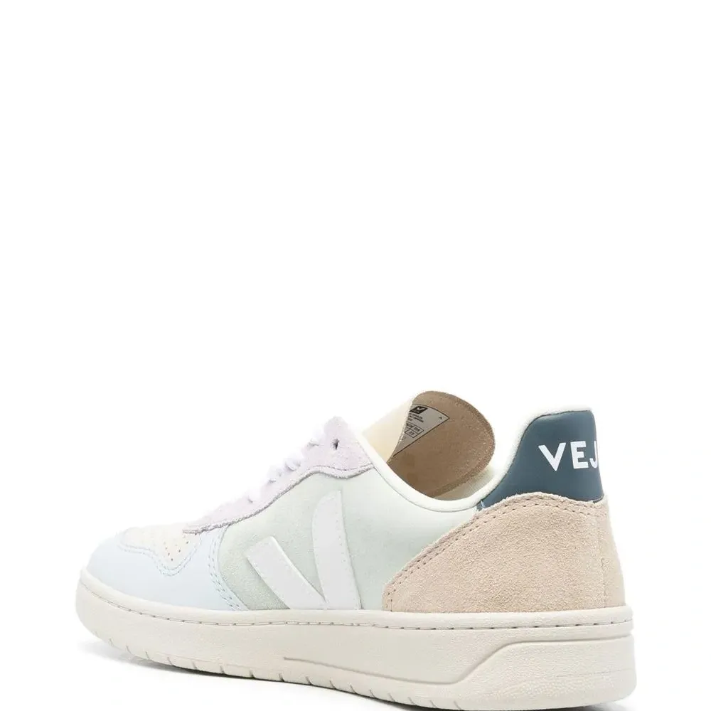 Кроссовки V-10