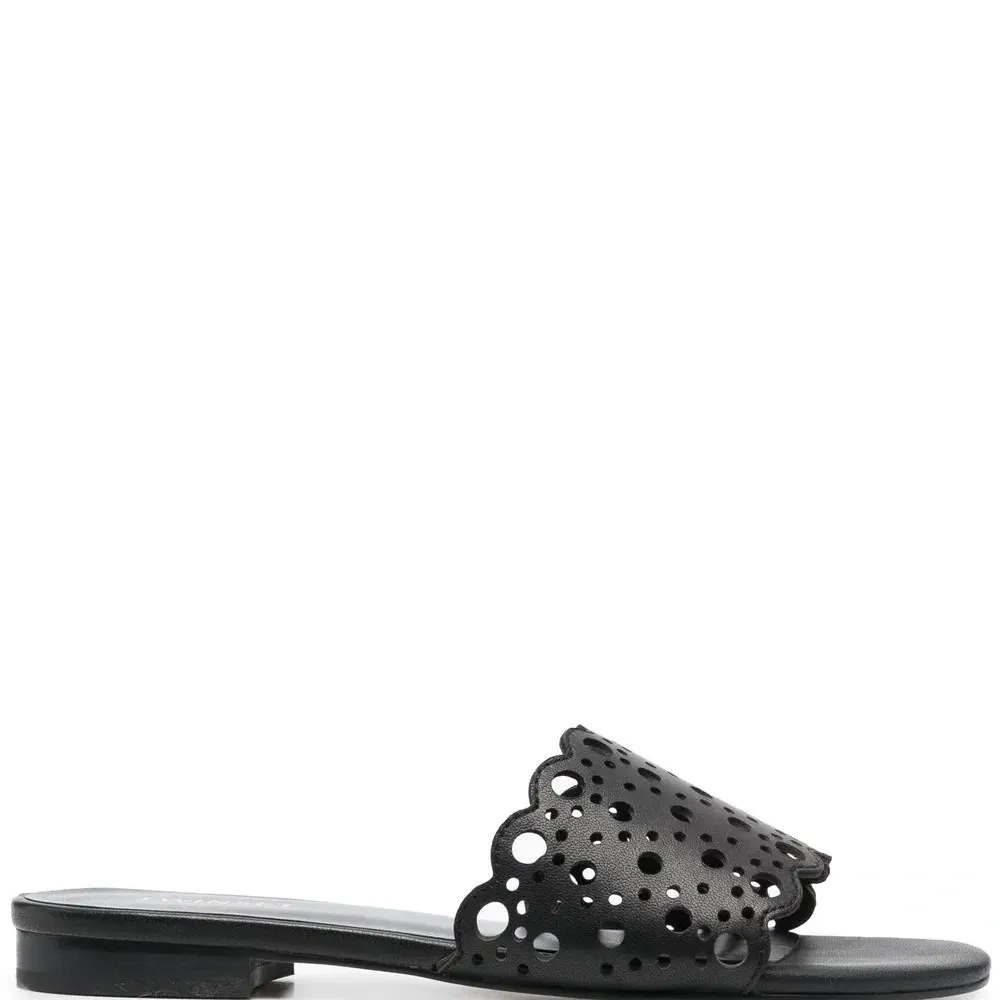 Сандалии на плоской подошве