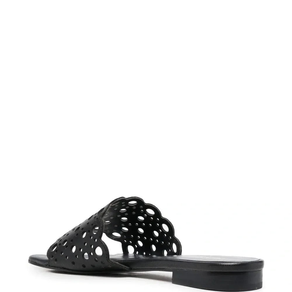 Сандалии на плоской подошве