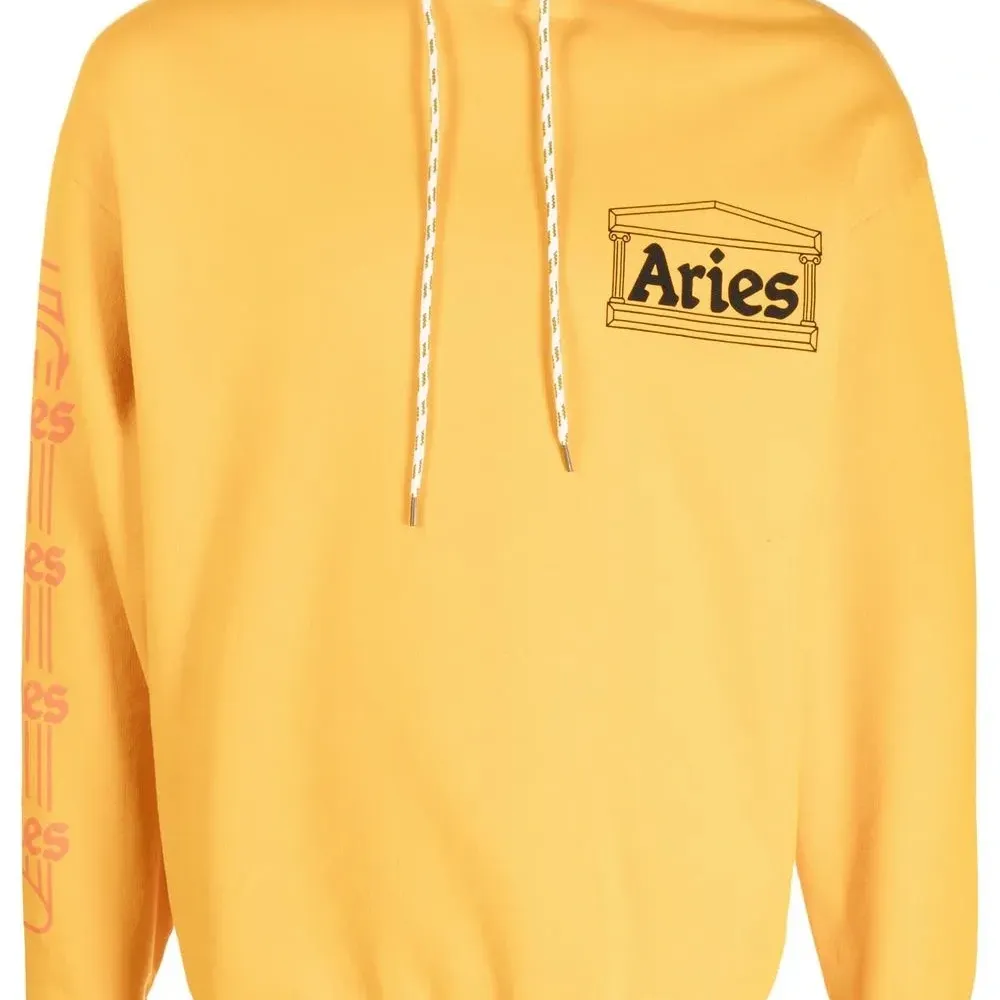 Худи с вышитым логотипом