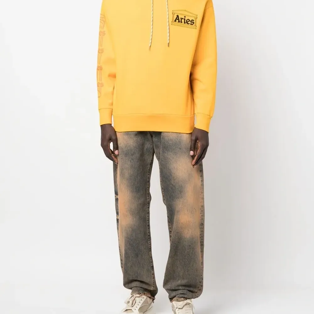 Худи с вышитым логотипом