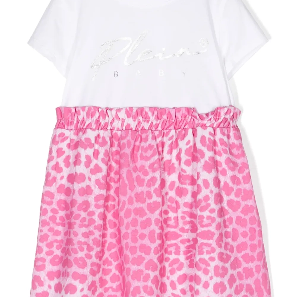 Платье А-силуэта с анималистичным принтом