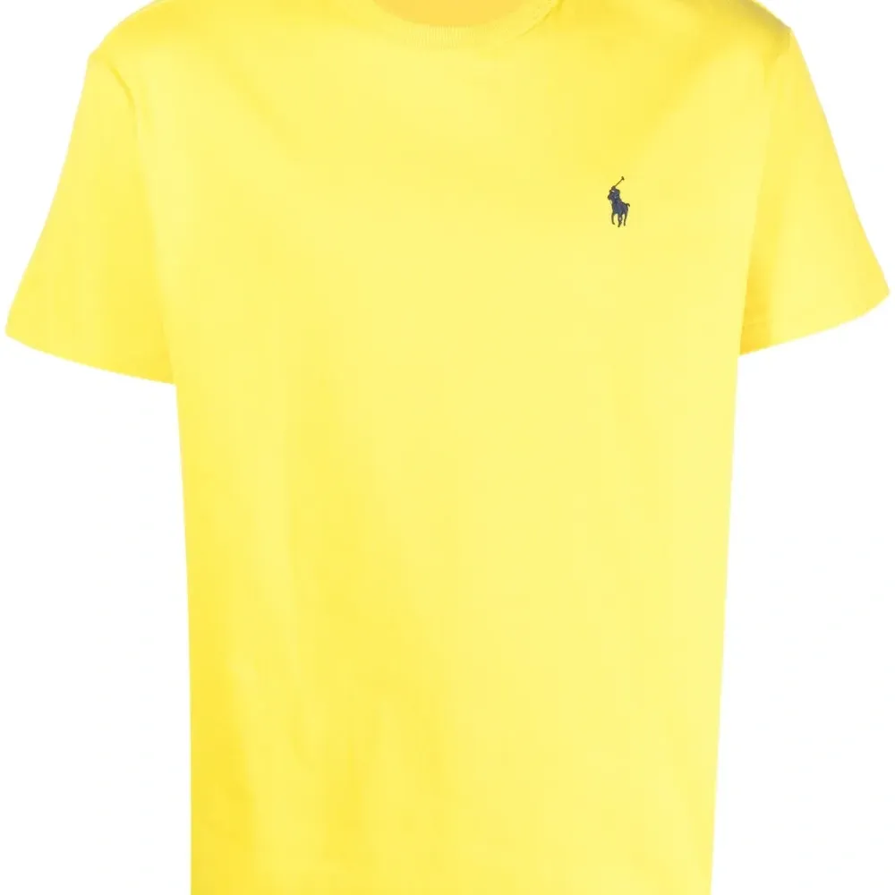 Футболка с вышитым логотипом