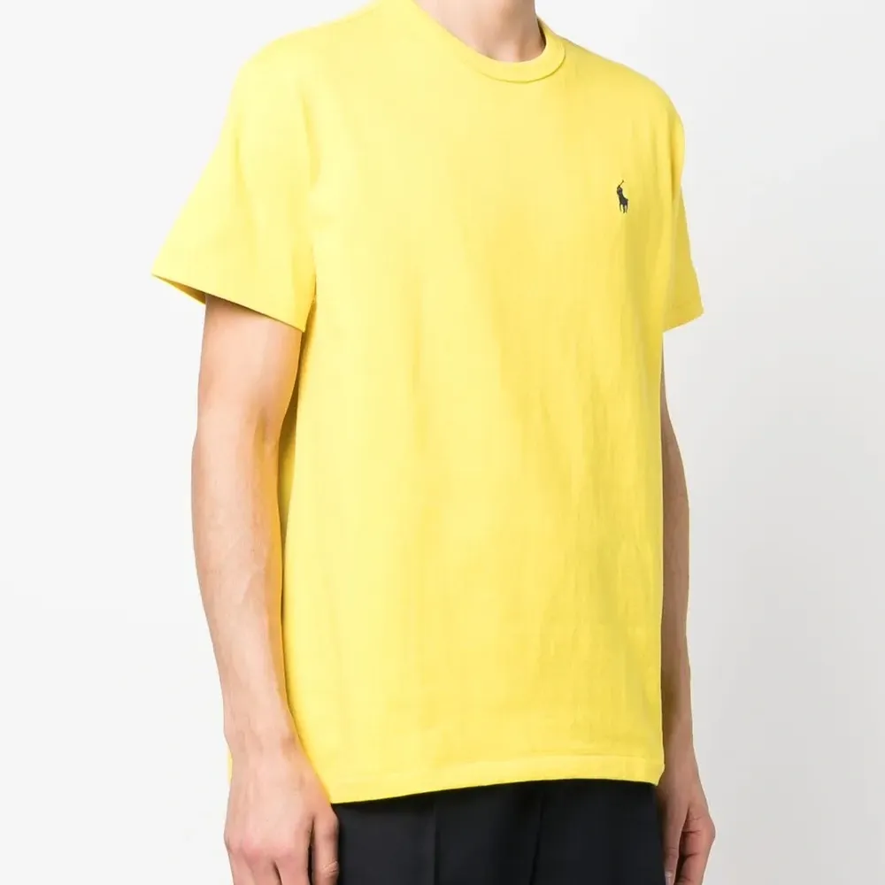 Футболка с вышитым логотипом