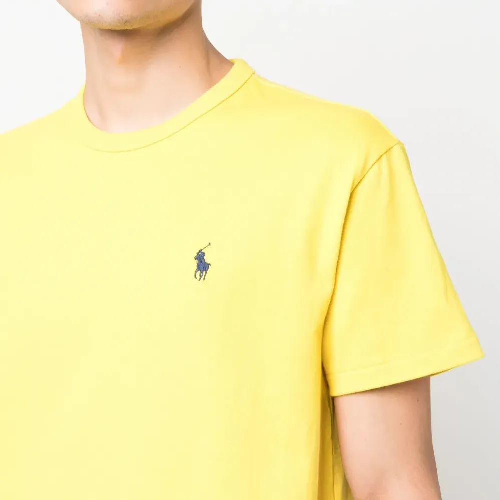 Футболка с вышитым логотипом