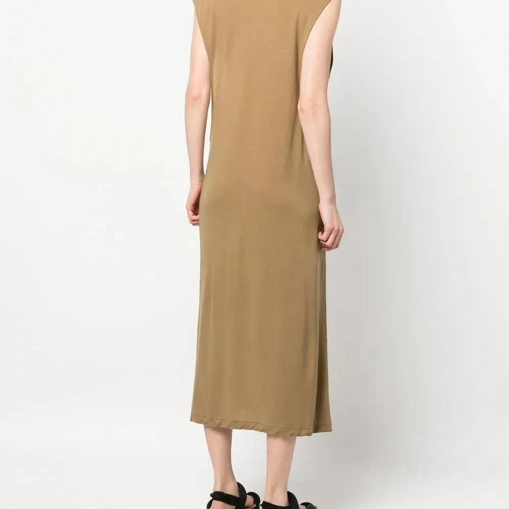 Платье с разрезом спереди