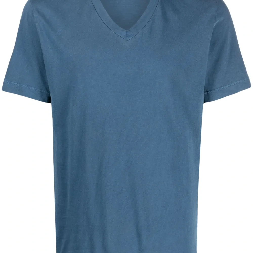 Футболка с V-образным вырезом