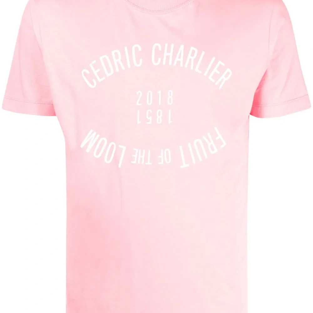 Футболка с логотипом