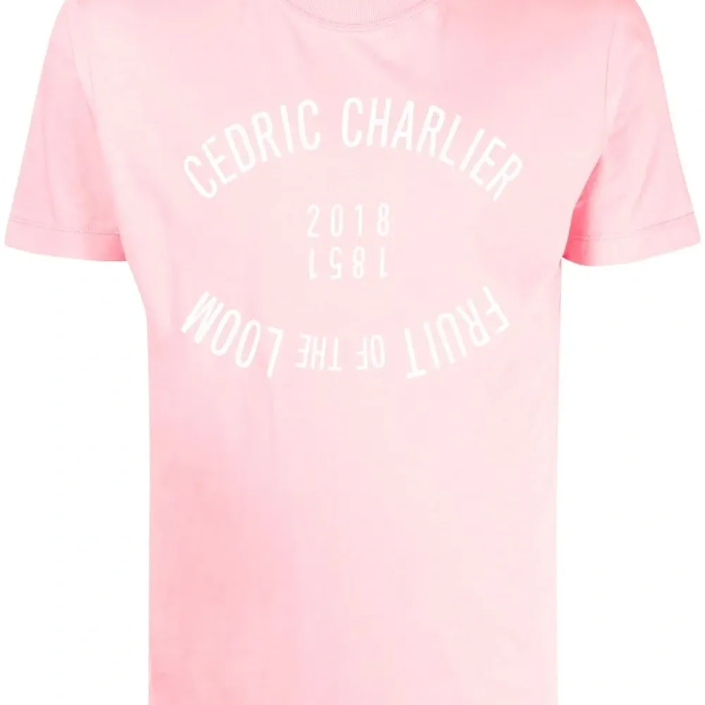 Футболка с логотипом