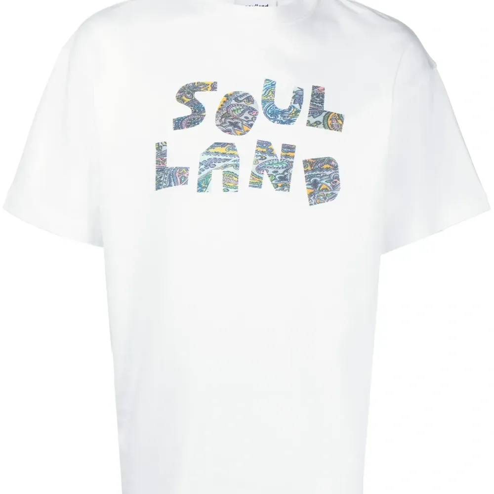 Футболка с логотипом