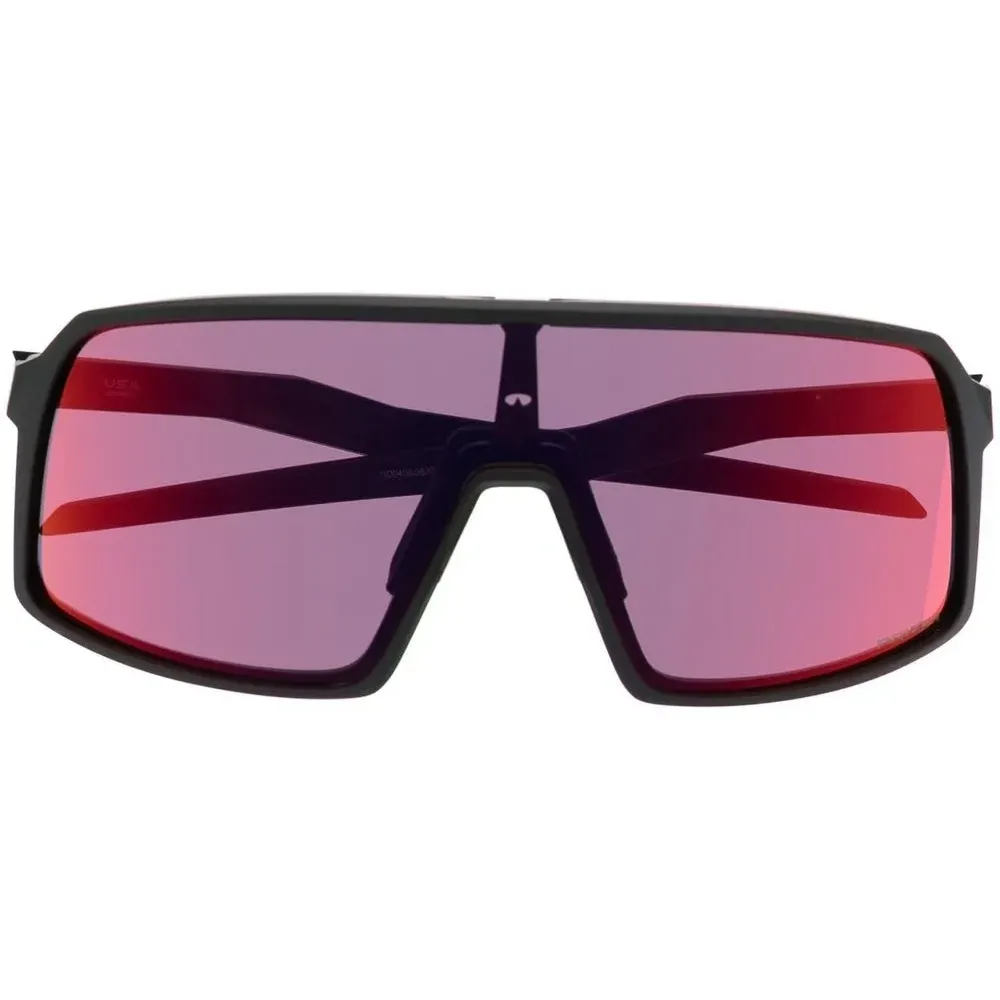 Очки в квадратной оправе