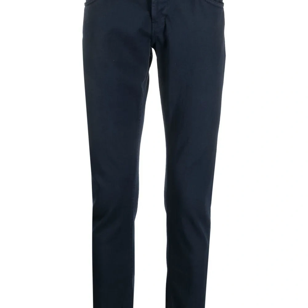 Прямые джинсы средней посадки