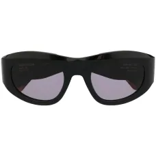 Солнцезащитные очки с затемненными линзами