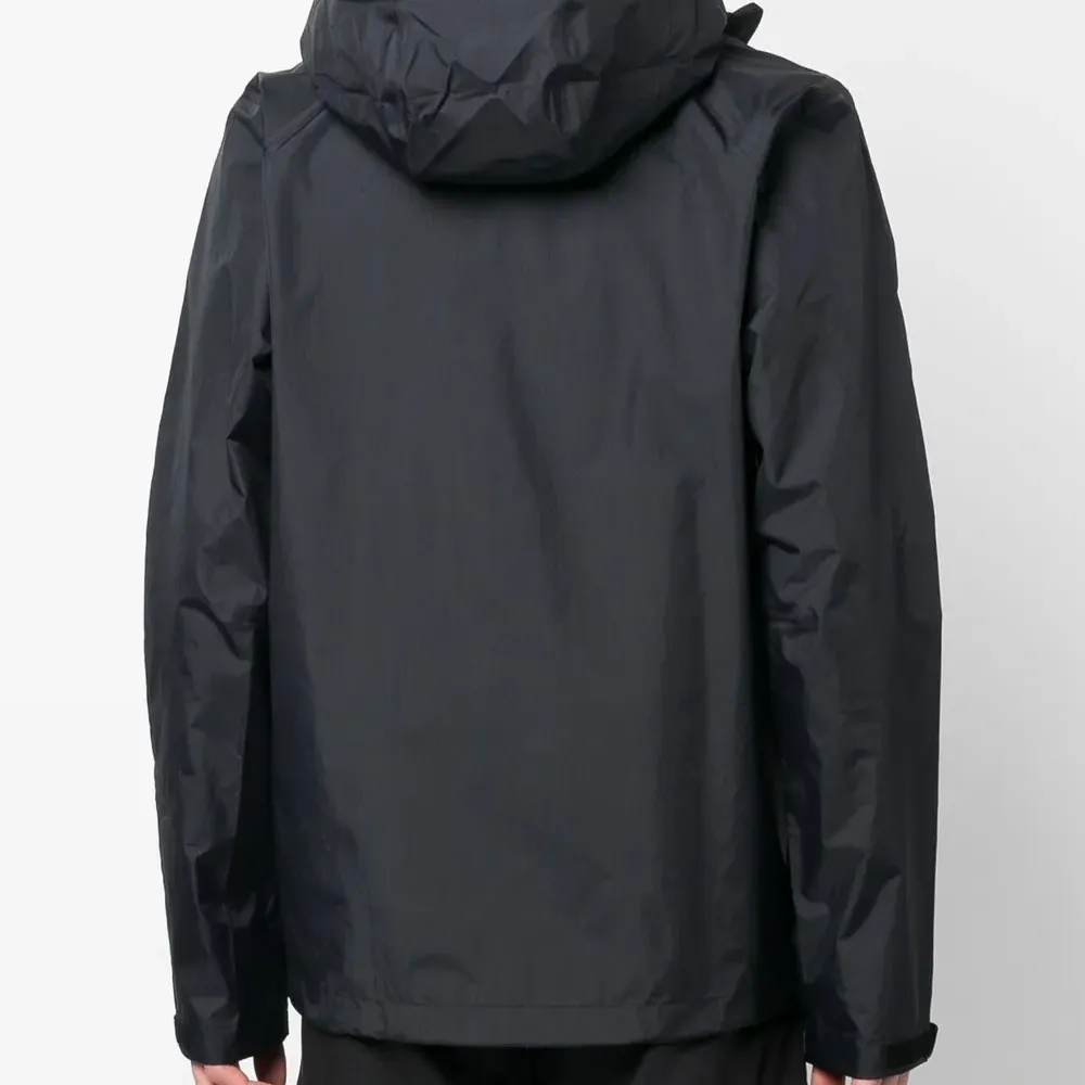 Пальто из переработанного нейлона Пальто из переработанного нейлона