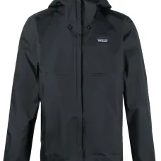 Пальто из переработанного нейлона