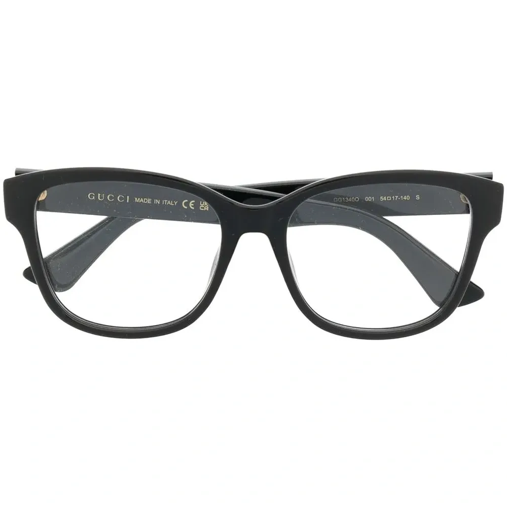 Очки в квадратной оправе