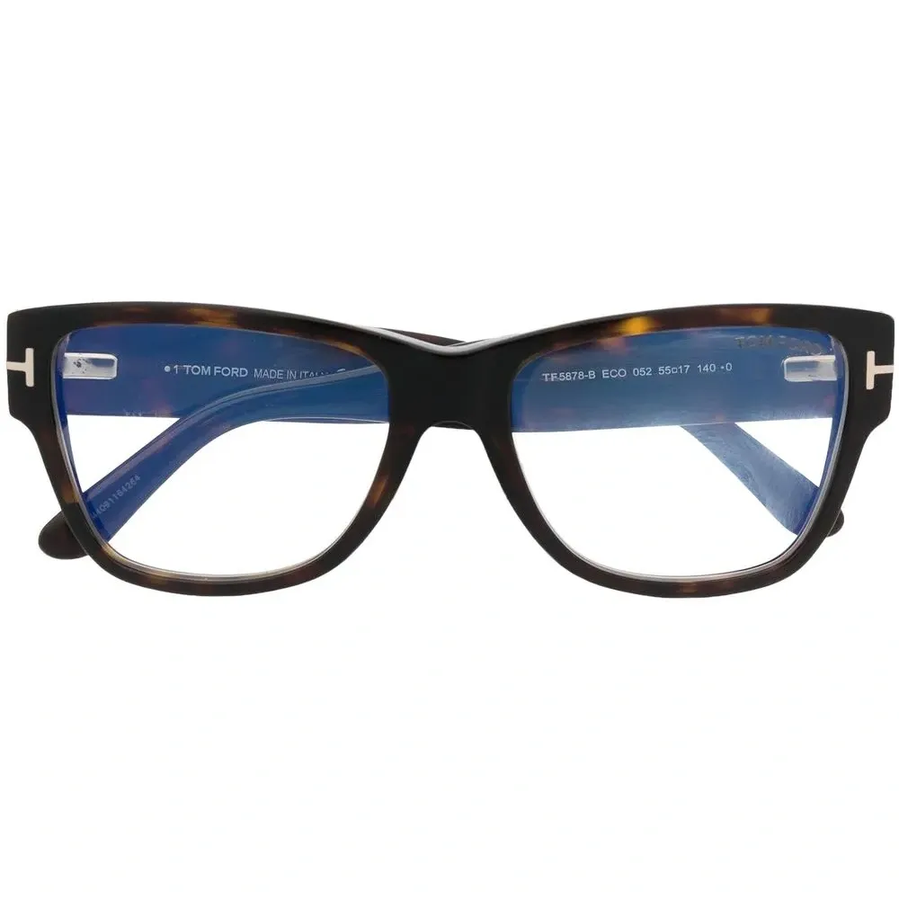 Очки в оправе черепаховой расцветки