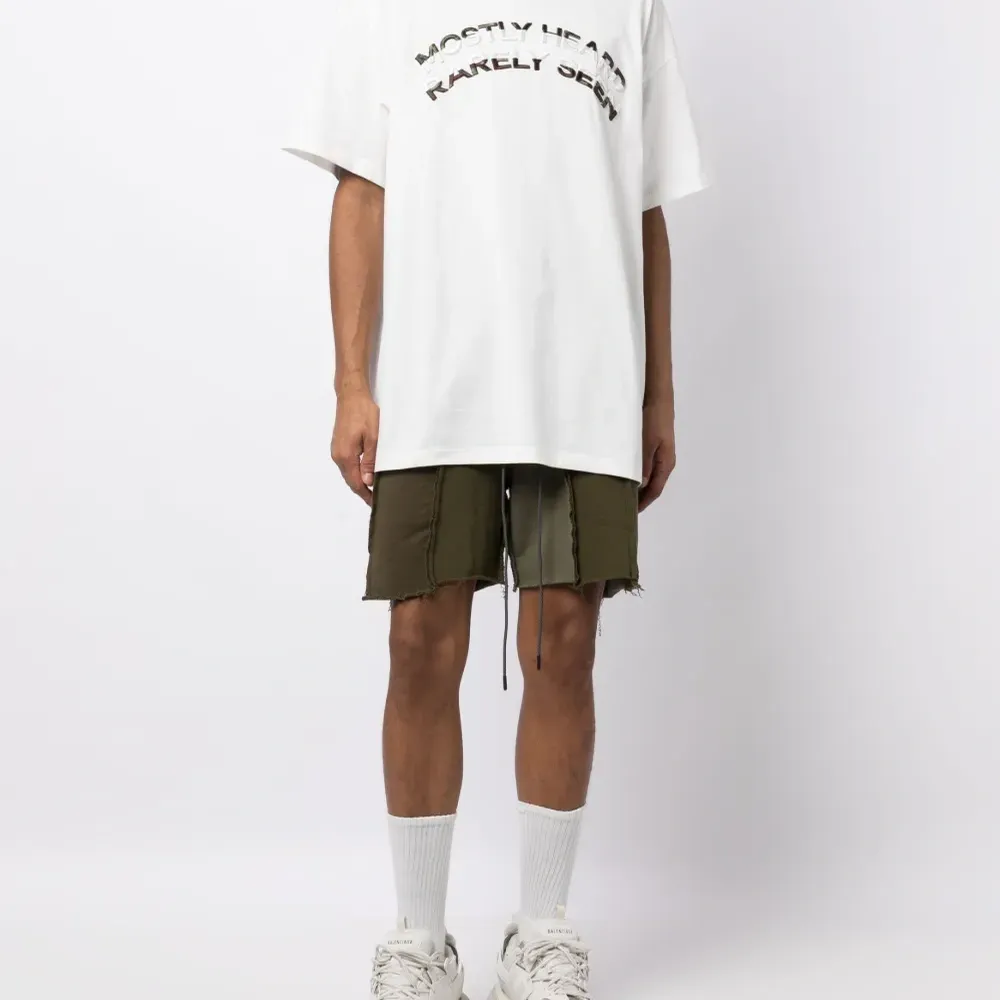 Футболка с круглым вырезом и тисненым логотипом