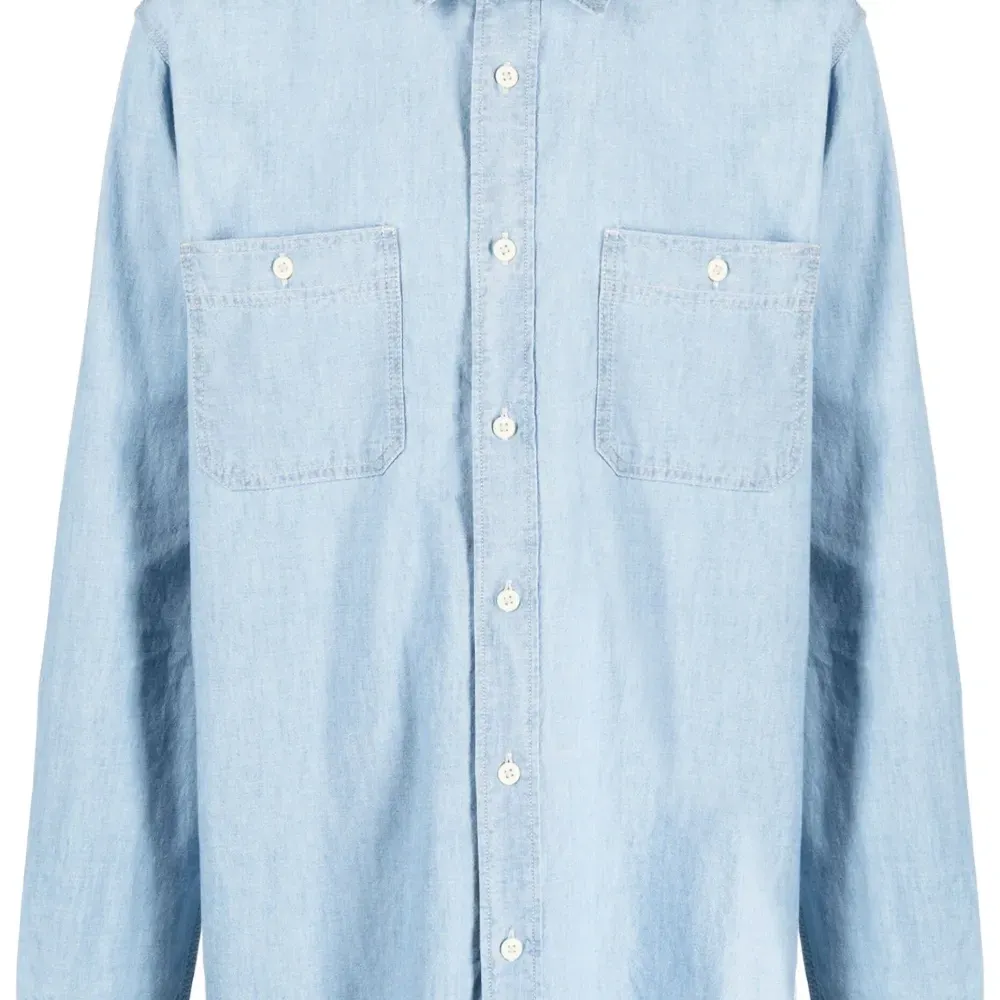 Рубашка из ткани шамбре