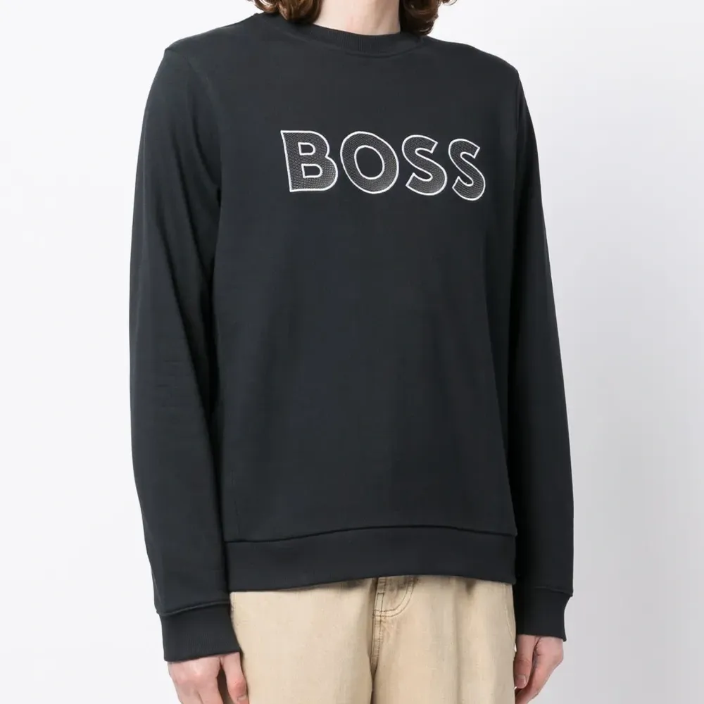 Толстовка с вышитым логотипом