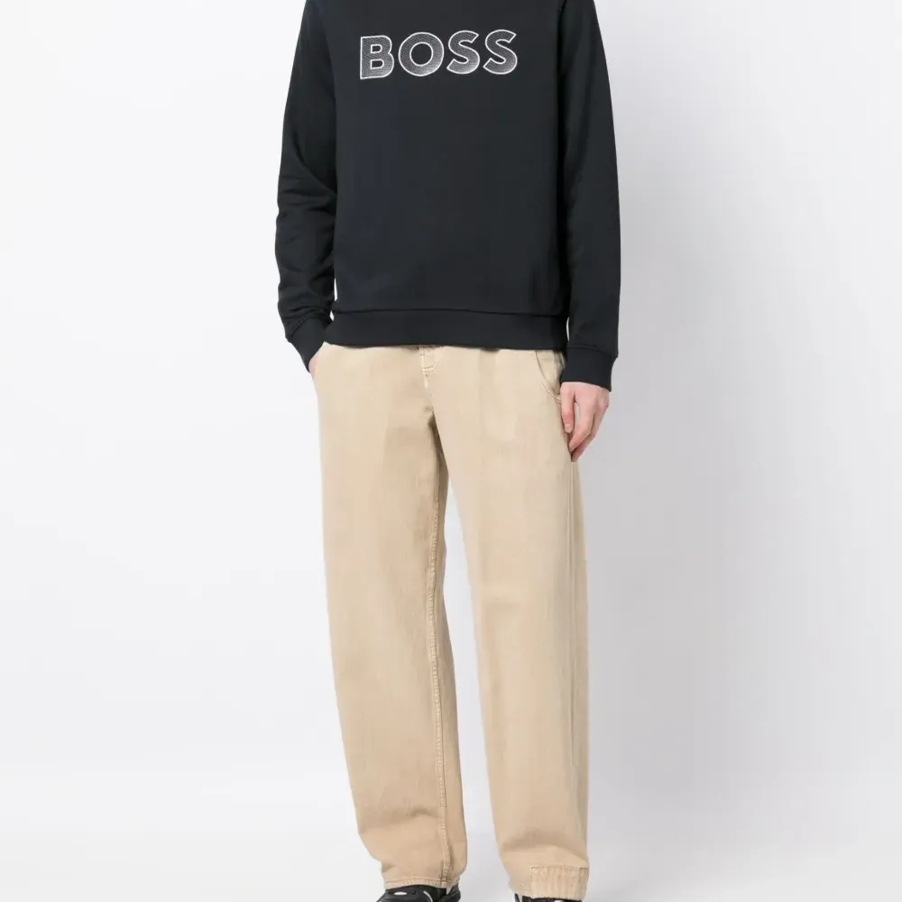 Толстовка с вышитым логотипом