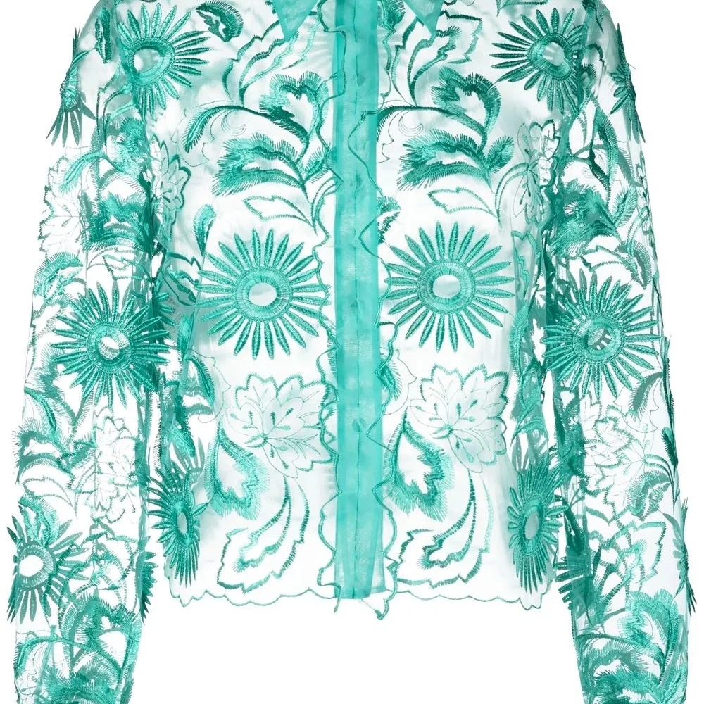 Рубашка с вышивкой