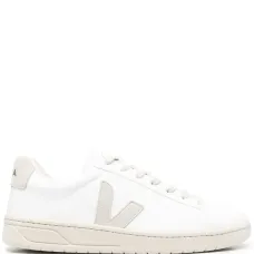 Кроссовки на шнуровке