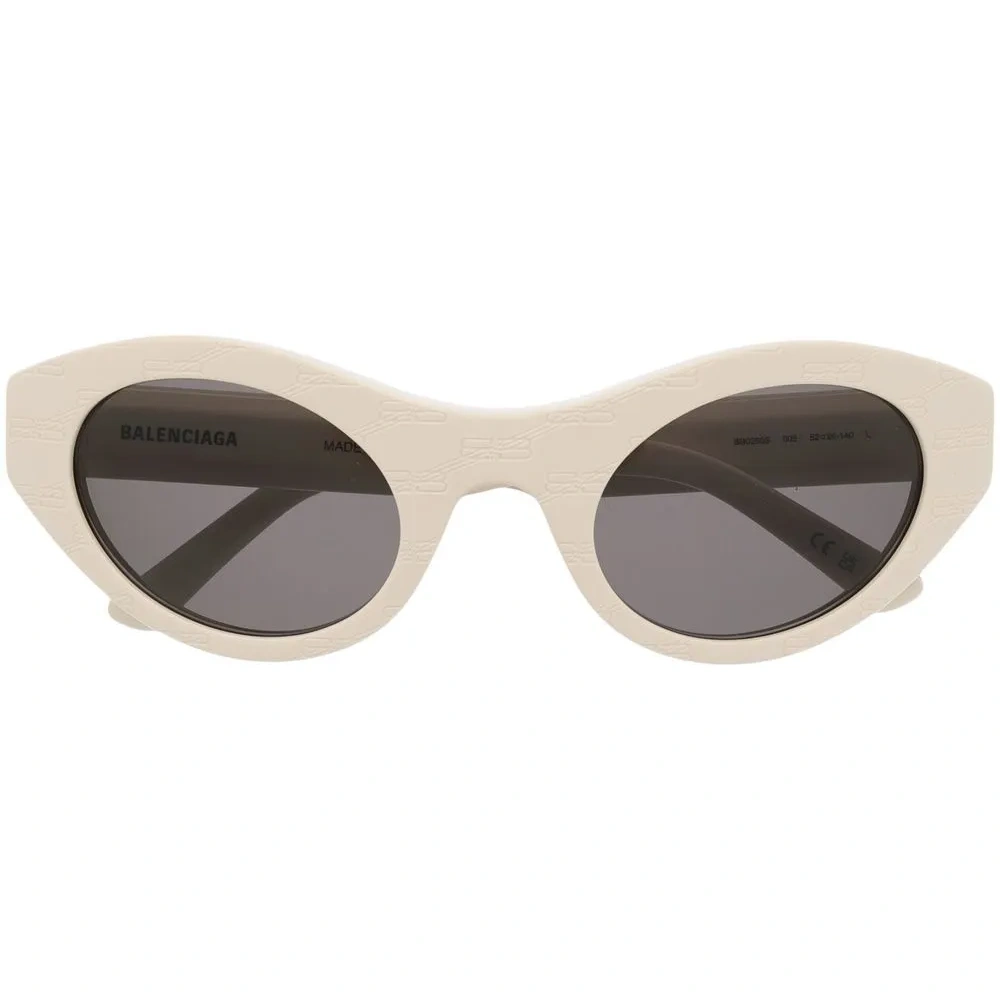 Солнцезащитные очки в оправе 'кошачий глаз' с монограммой Солнцезащитные очки в оправе 'кошачий глаз' с монограммой