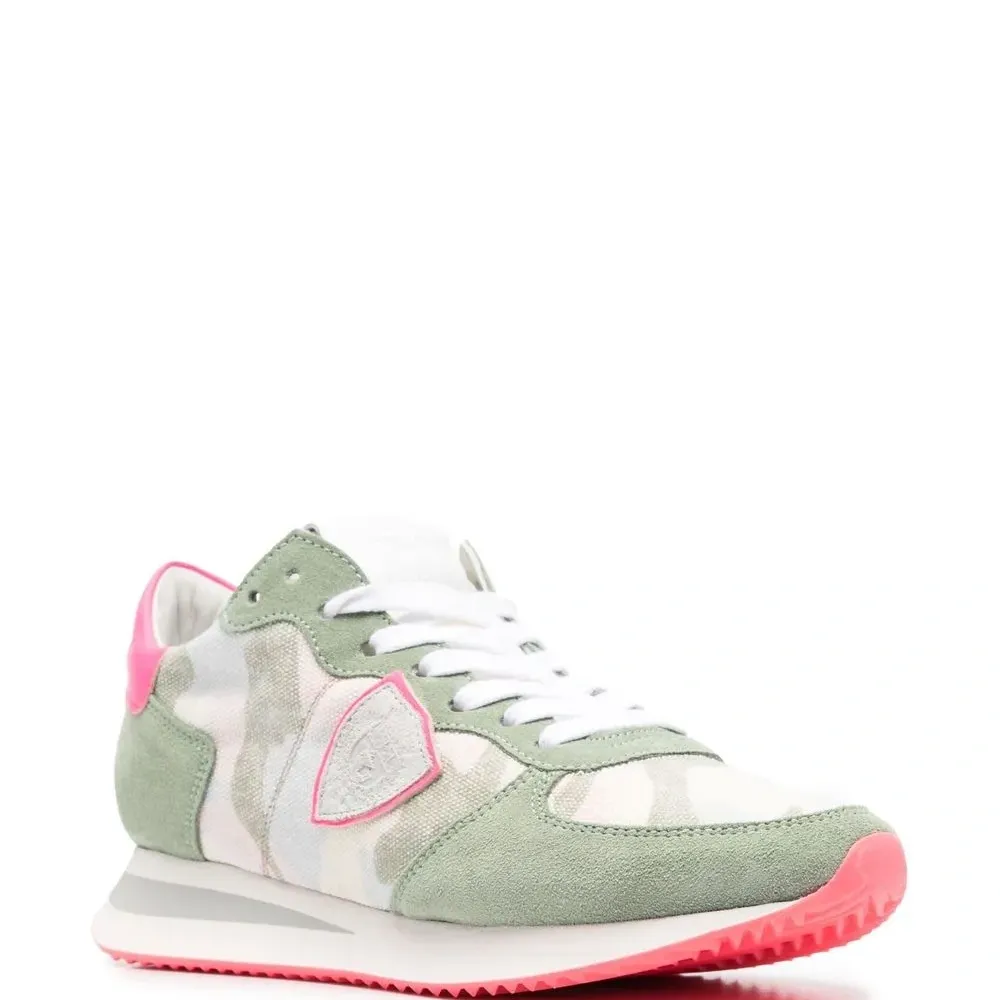 Кроссовки с камуфляжным узором