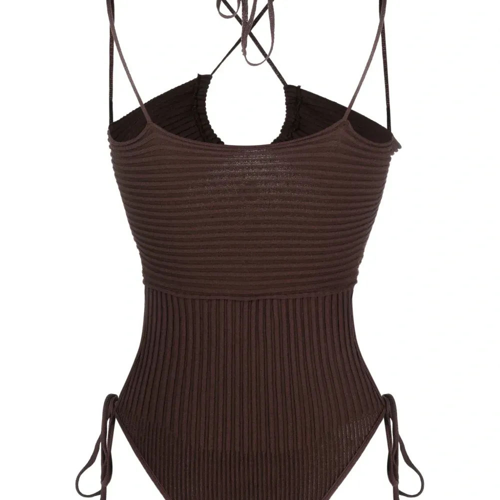 Боди в рубчик с вырезом халтер