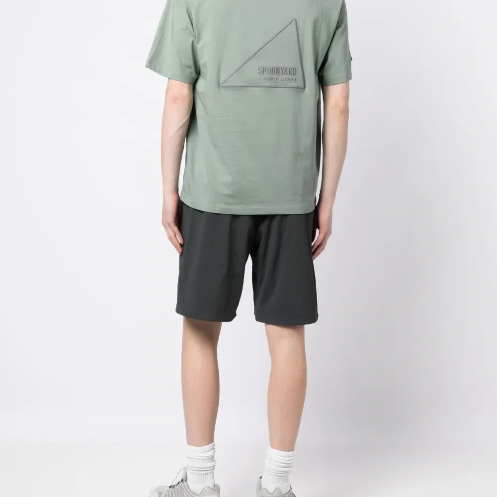 Футболка с логотипом