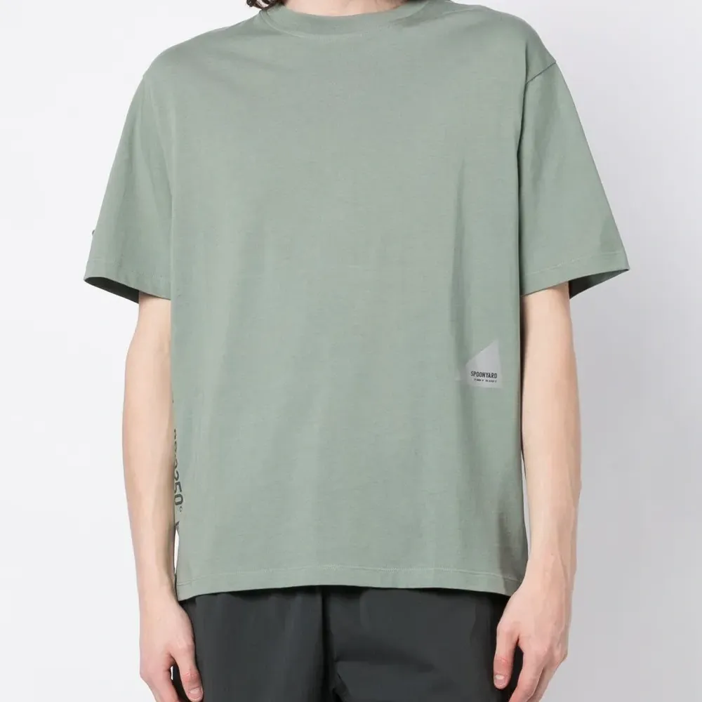 Футболка с логотипом