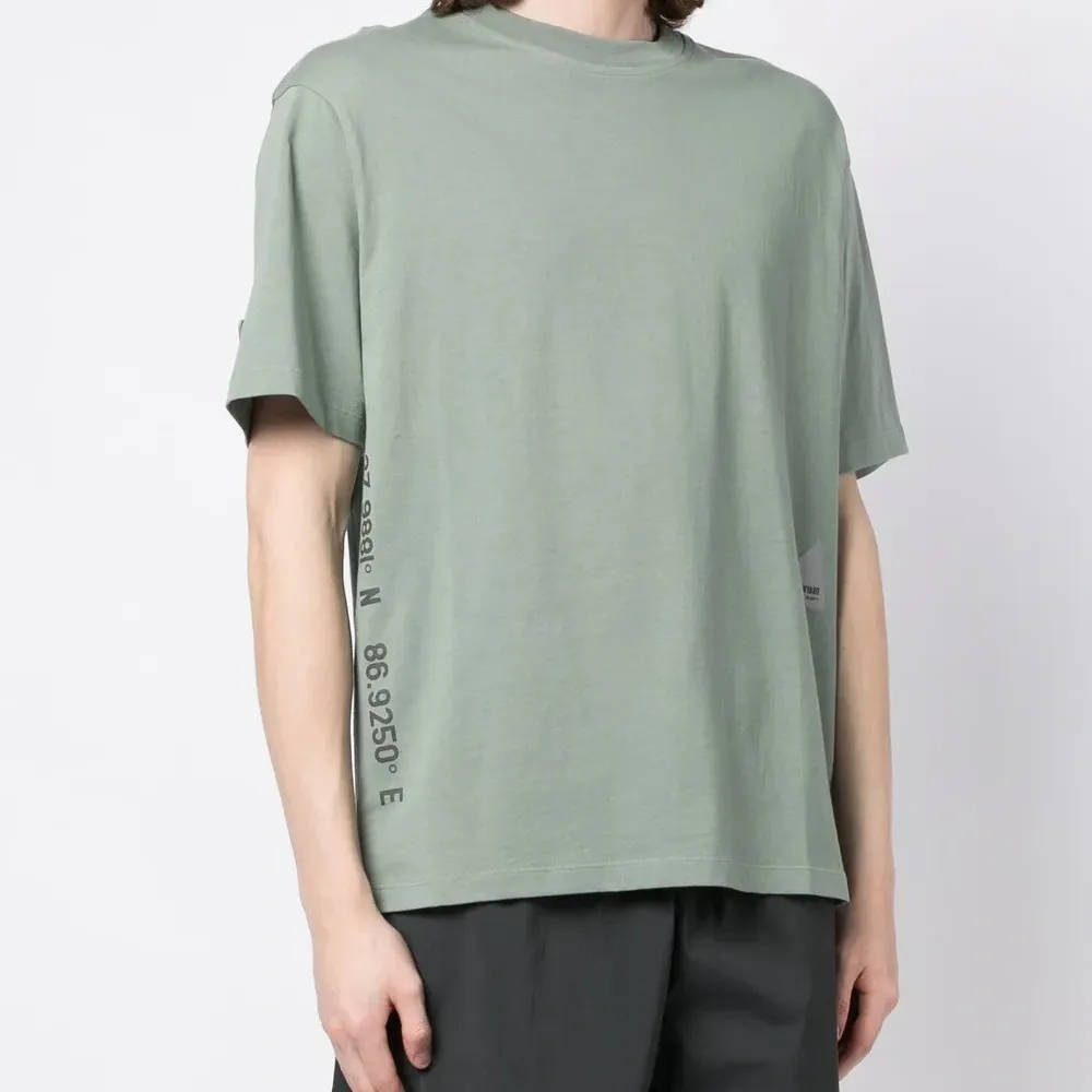 Футболка с логотипом