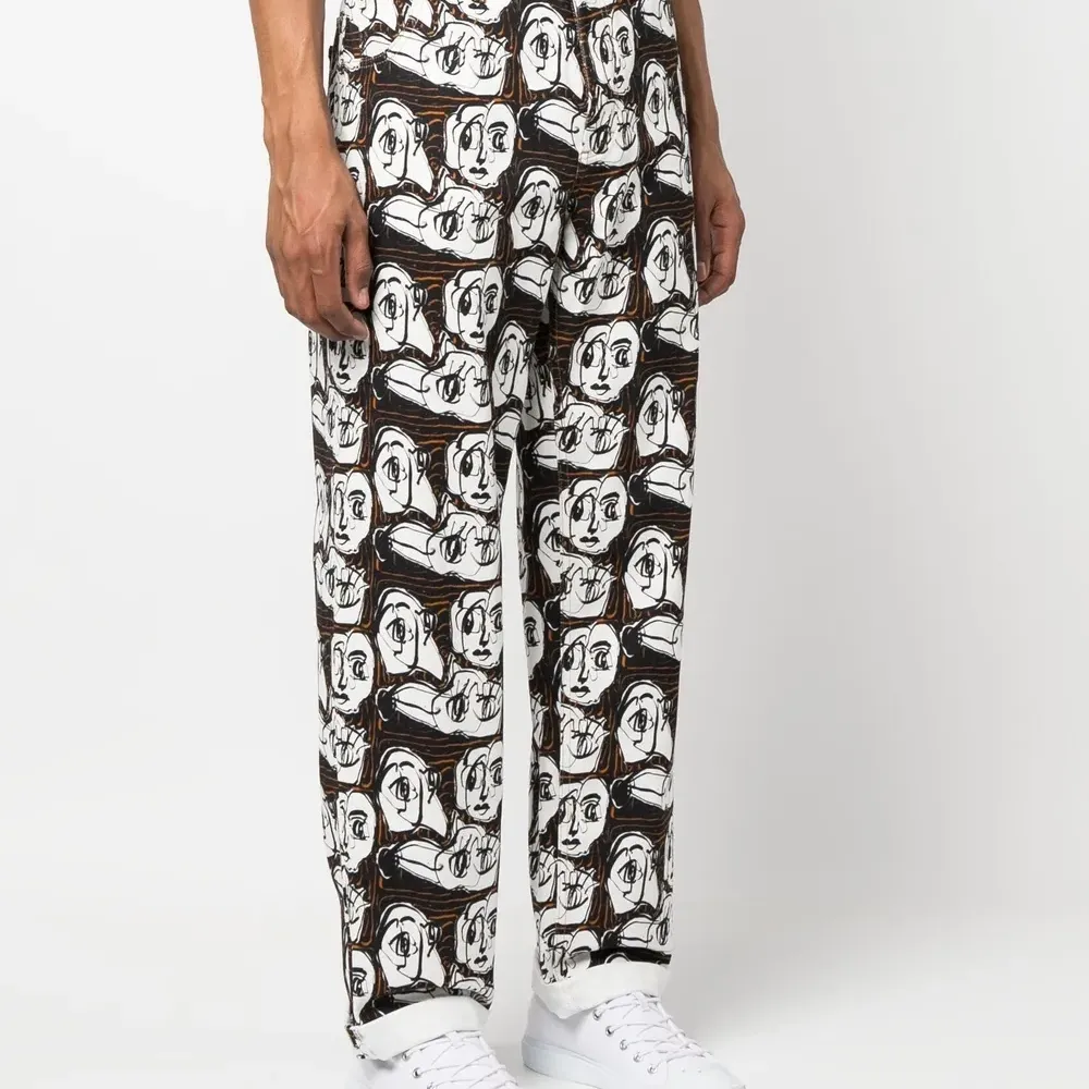 Брюки с графичным принтом