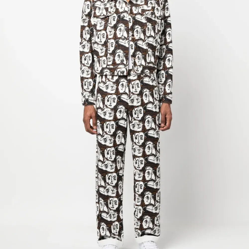 Брюки с графичным принтом