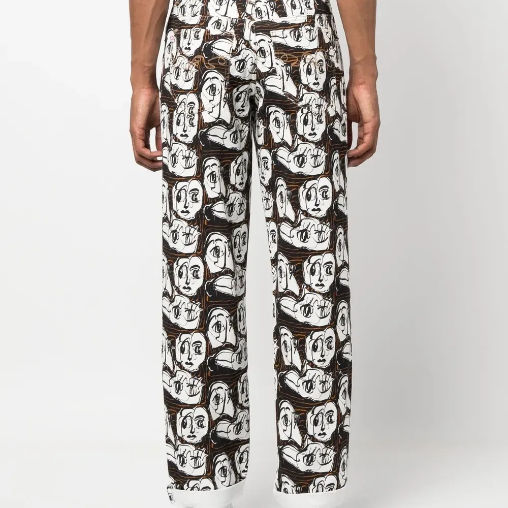 Брюки с графичным принтом